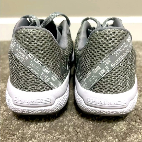 NEW Under Armor’s “Glyde 2.0 MT Fastpitch” Women’s Softball Cleats (Size 7) - Picture 3 of 7